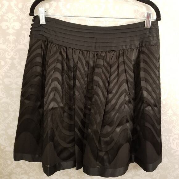 BCBG MaxAzria Black Silk Mini‎ Skirt Size 6 - Picture 2 of 9